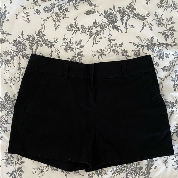 LOFT Riviera Shorts 4” - Picture 2 of 4